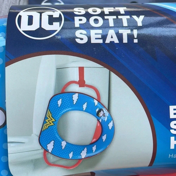 Wonder Women Soft Potty Training Seat with Storage Hook NWT - Picture 5 of 6